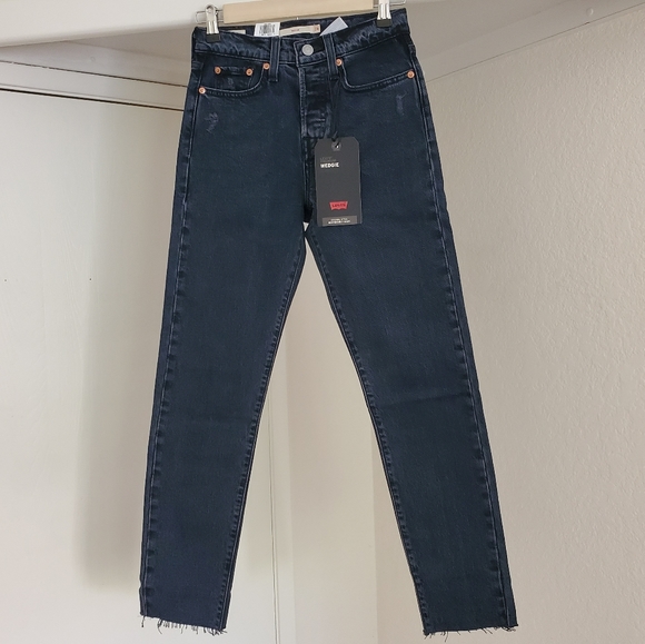 Levi's WEDGIE Premium High Rise  Jeans - Picture 6 of 6